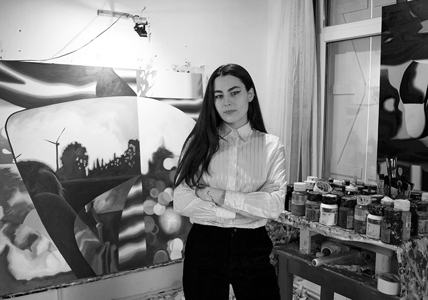 Hazal Özgür’ün “Gölgelerin Peşinde” Sergisi Hazal Özkan Art Gallery’de