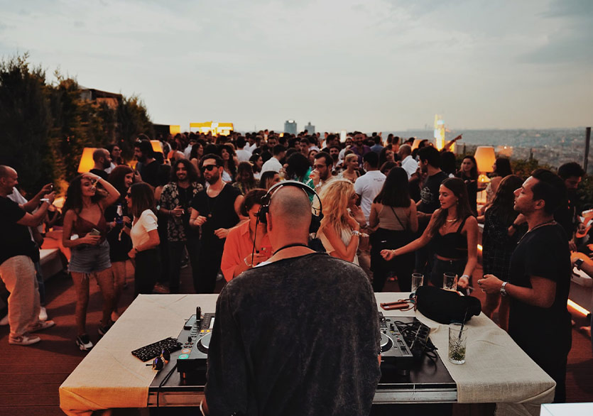 Bir Sonbahar Klasiği: Rooftop Festival